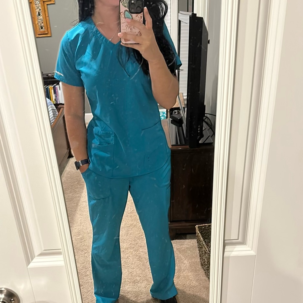 Scrub set